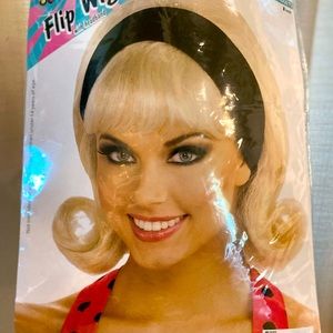 Women’s Blonde Flip Wig